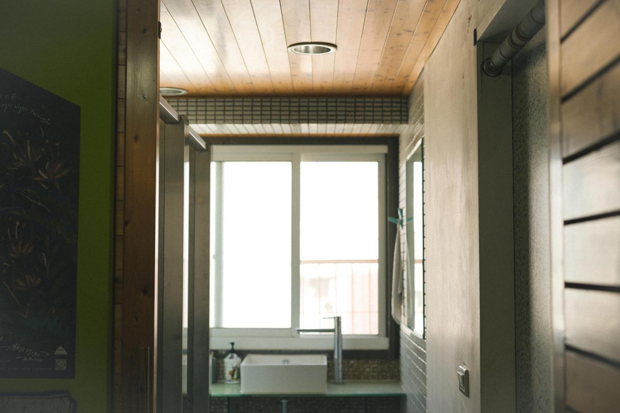 Loft18 Hostel Tainan Bagian luar foto