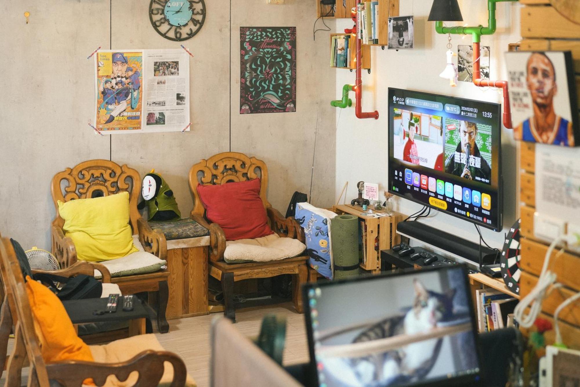 Loft18 Hostel Tainan Bagian luar foto