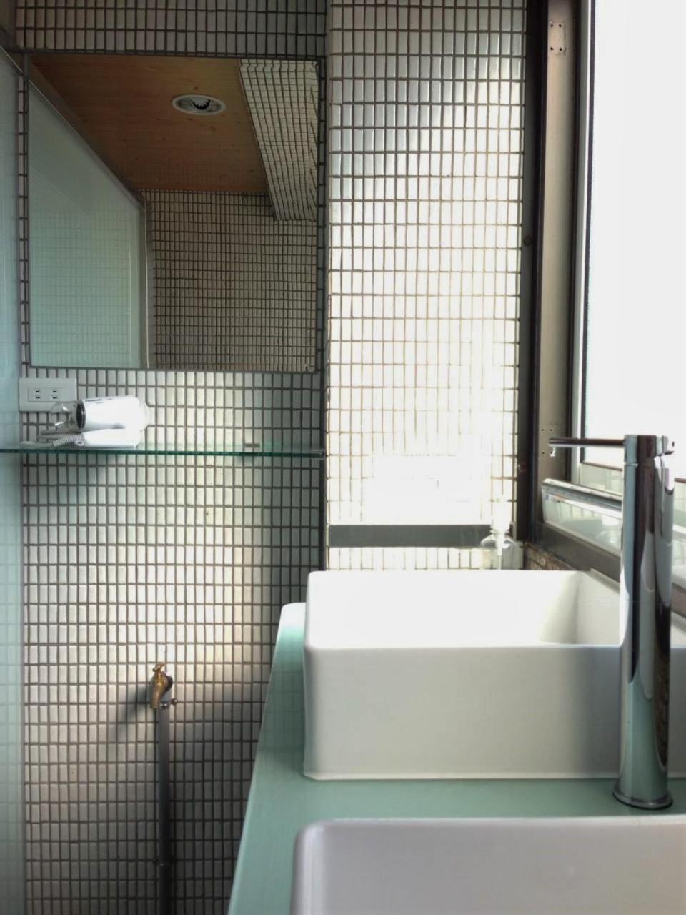 Loft18 Hostel Tainan Bagian luar foto